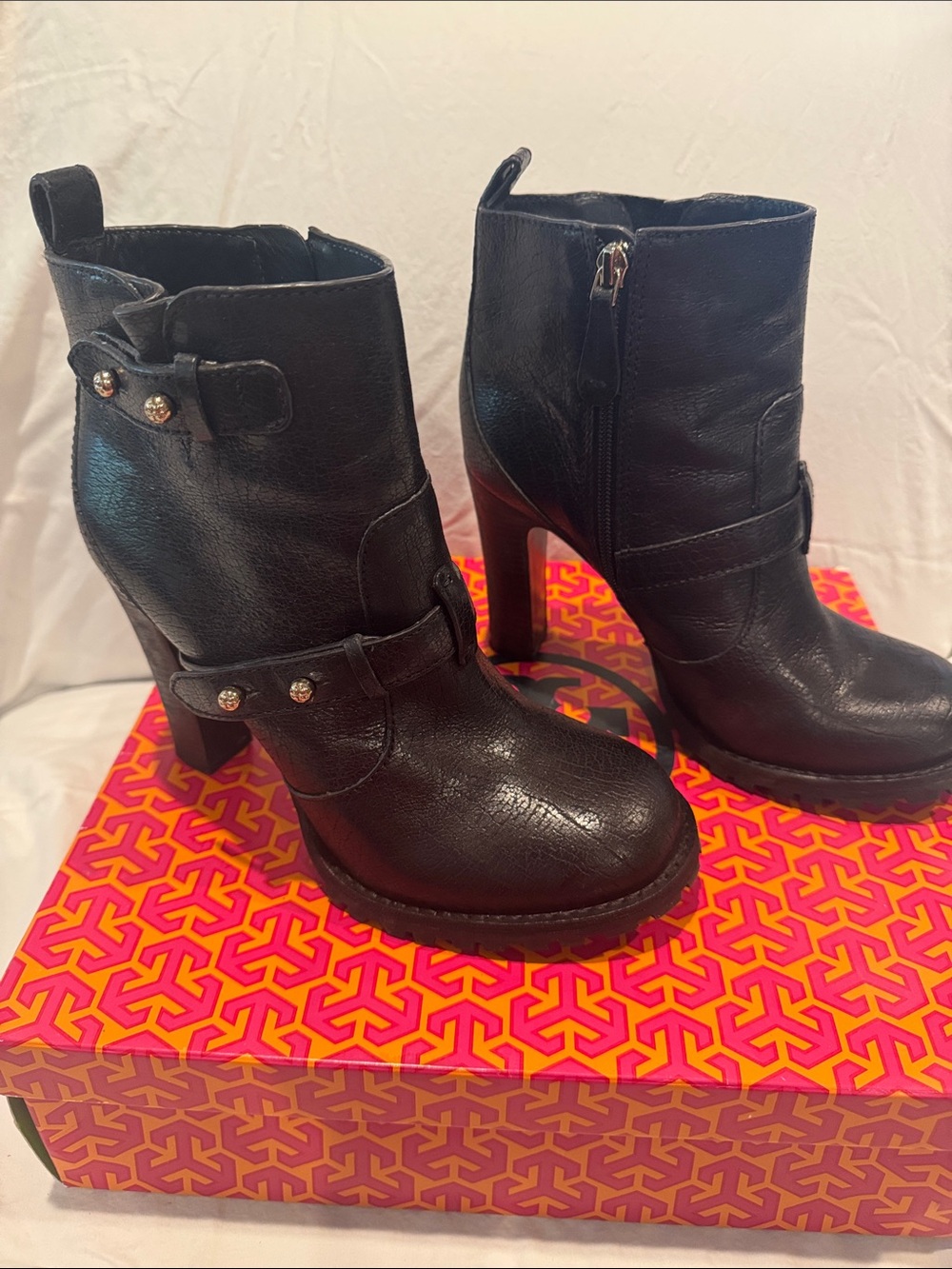 Tory Burch - Women's "Landers" Bootie
Size 9.5, black with lug heel
NWT